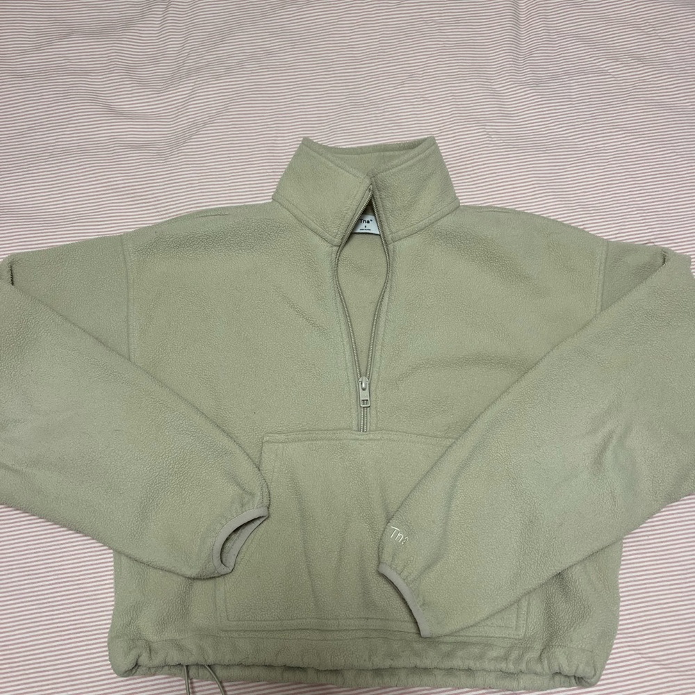 Cropped aritzia fleece sweater